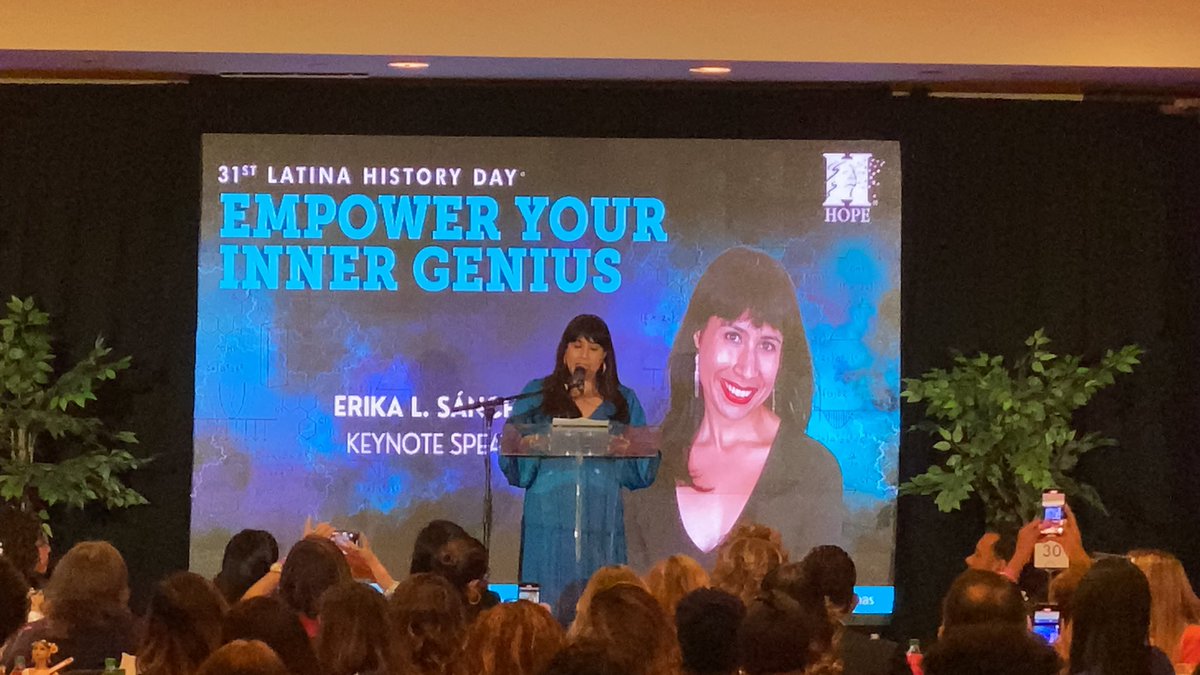 Gracias @erikalsanchez for transforming lives through your stories and providing #Latinas with a mirror into our lives—you continue to light shit on fire 🔥 #LHD2022 #latinahistoryday @HOPELatinas #iamnotyourperfectmexicandaughter