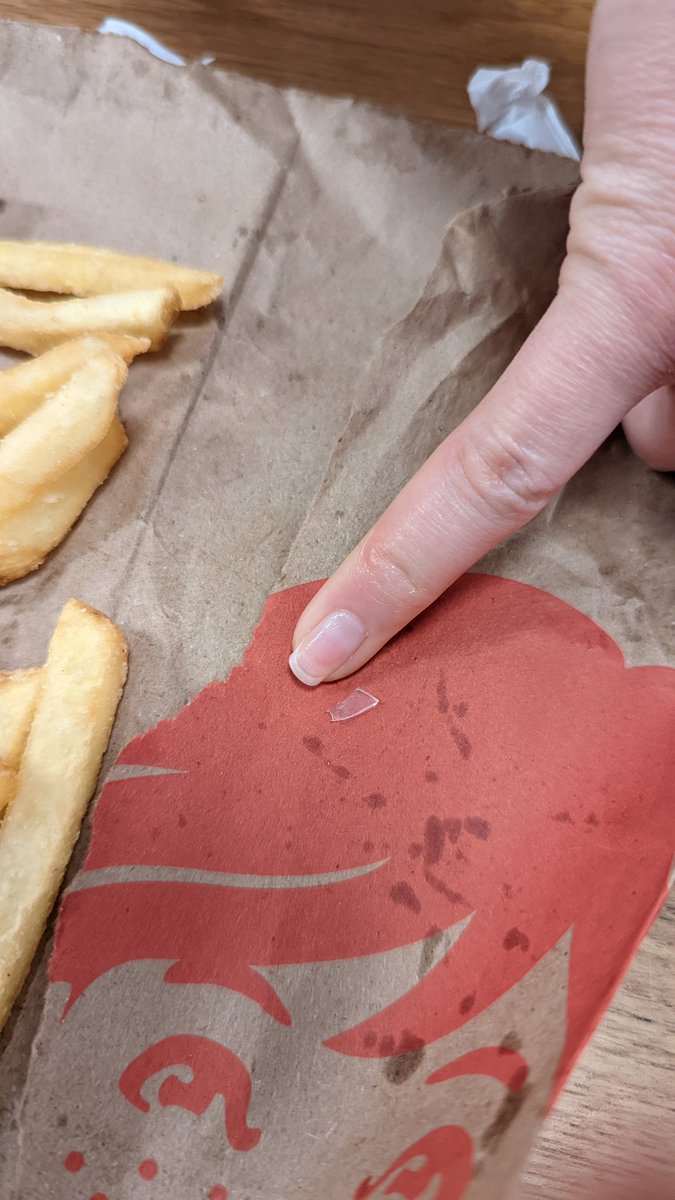 smlwilliams's tweet photo. a big piece of hard plastic in my burger that nearly cut my tongue. https://t.co/Kq2R3mfh5Y