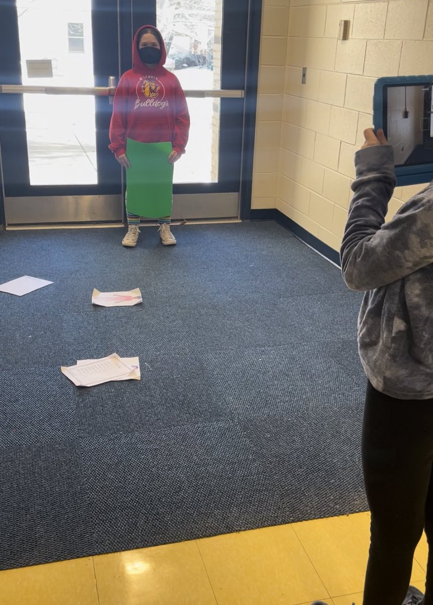 TheresaFontana's tweet photo. #fantasticartfriday #5thgradeartists are #greenscreening their #identityart stay tuned! #3rdgradeartists made #claystorytellers and #1stgradeartists painted their #dinoart skies! https://t.co/aNQU5RHepd