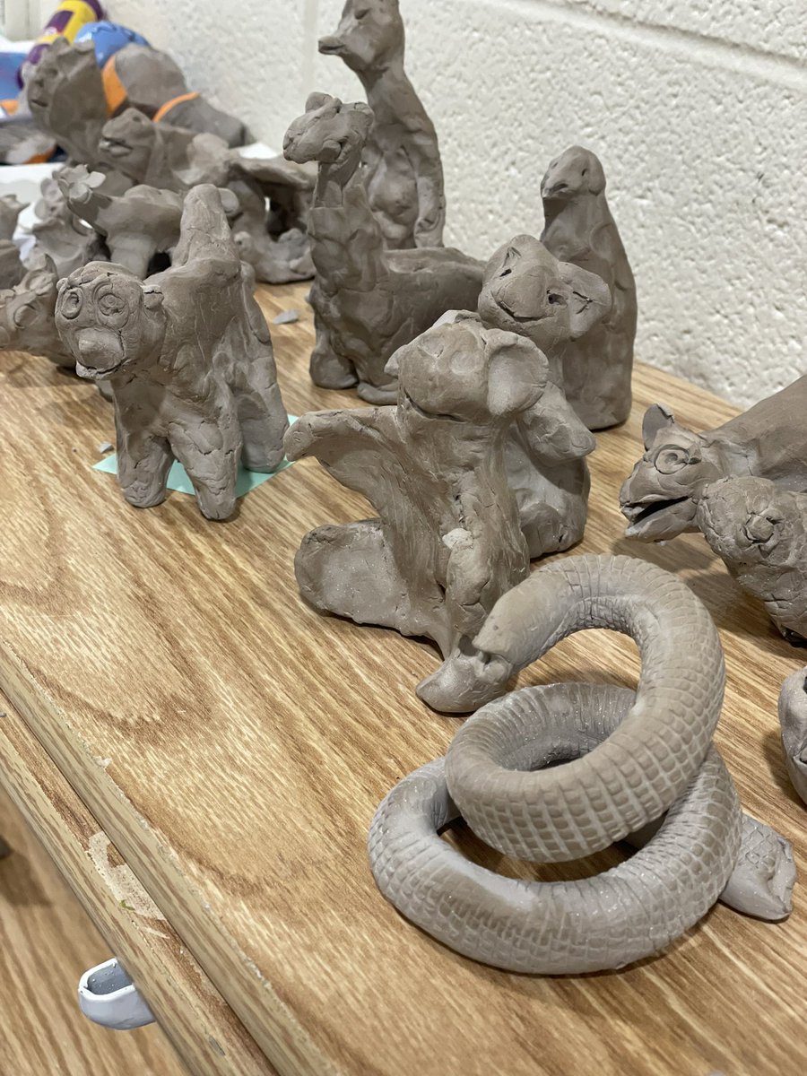 TheresaFontana's tweet photo. #fantasticartfriday #5thgradeartists are #greenscreening their #identityart stay tuned! #3rdgradeartists made #claystorytellers and #1stgradeartists painted their #dinoart skies! https://t.co/aNQU5RHepd