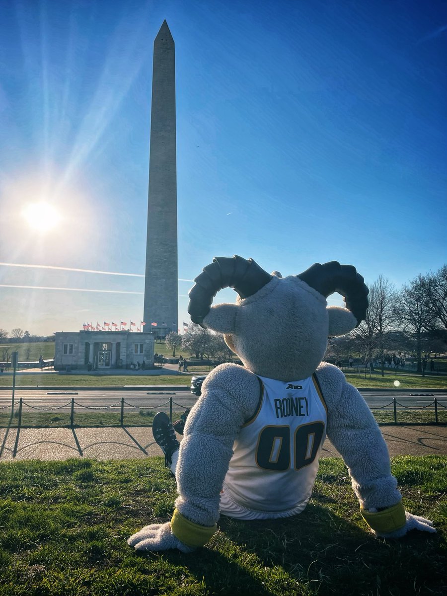 If you’re near the National Mall, 🏃🏼run down🏃🏼‍♀️ to the Washington Monument! 

Our Pep Rally is a few minutes away from starting! 

#LetsGoVCU #ThisIsRamNation