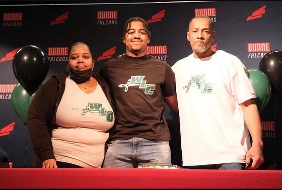 Dunne_Football's tweet image. Congrats @Trey_qb6 ! Only 1% of High School Athletes get an opportunity to play at the next level! #FalconElite #SigningDay