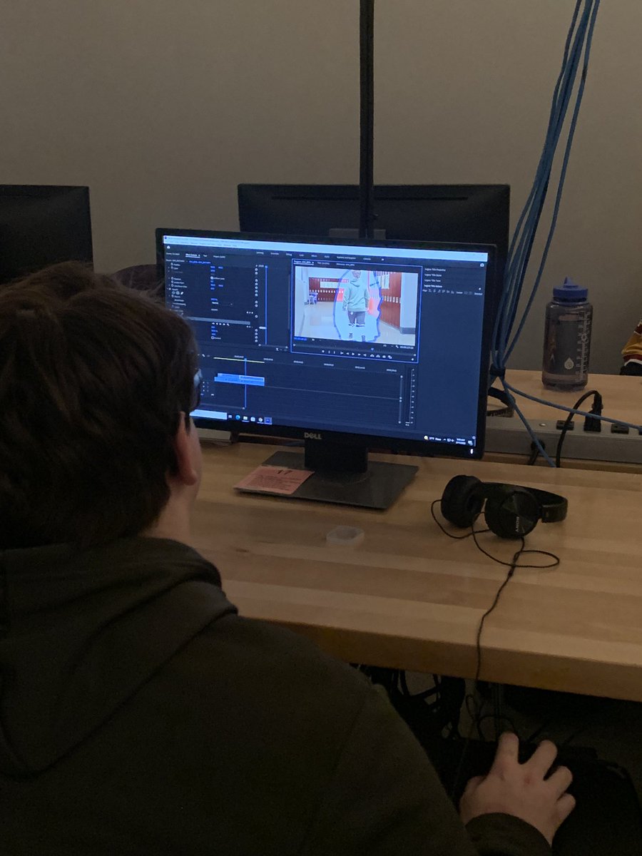 MrsKaseySmith's tweet photo. This is why I absolutely love teaching #TechEd. Editing, music creations, filming, studio work. All the things, all in different places, but all learning and creating. #WarriorWay #Multi2 https://t.co/C0GDBKlsC5