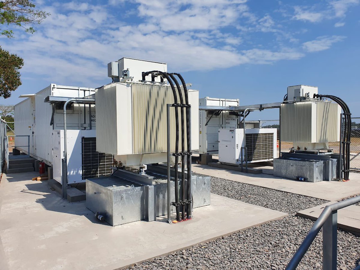 NEOEN_SV's tweet photo. Las baterías 🔋de Neoen pronto ayudarán a igualar la oferta y demanda de una forma más precisa. Son 11MW/8MWh que se suman a nuestra primera batería de 3MW/2MWh.

Neoen continua inyectando la electricidad más barata de El Salvador 🌅 https://t.co/ozDPslcJJZ