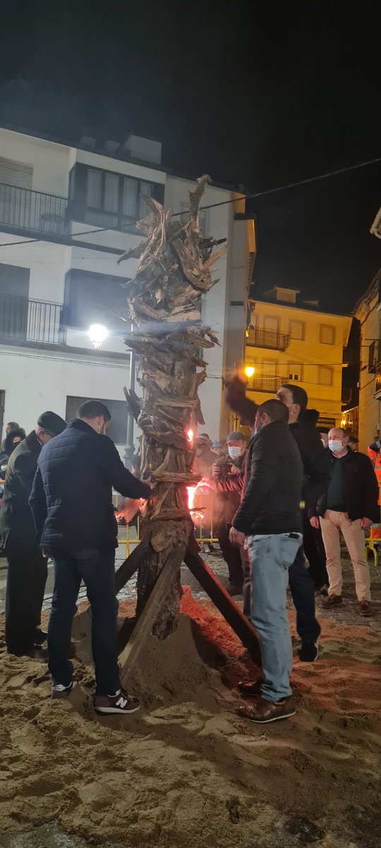 En la tarde noche de hoy....nueve voluntarios hemos estado cubriendo el pregón  y el encendido para el baile de las Teas....finalizamos preventivo sin incidencias, hasta mañana que estaremos en San Rafael....
#LasProtesCuentan
