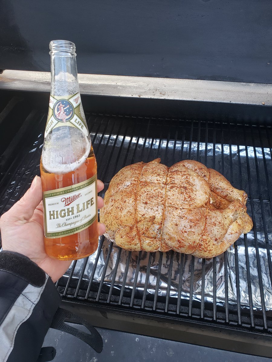 VIPvinnyD's tweet image. BBQ &amp;amp; Beers outside today, 4-7" snow tomorrow according to @epawawx. Hopefully the last of the season. #SpringHasNotSprung