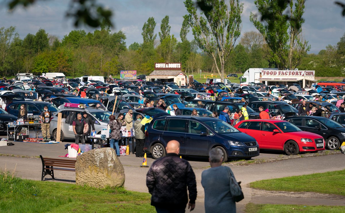 RochdaleCouncil's tweet photo. Bowlee's back on Sunday 3 April - car boot sale dates announced 👉 https://t.co/6Fbyby0qLB #BowleeCarBoot https://t.co/AiRpoNPWER