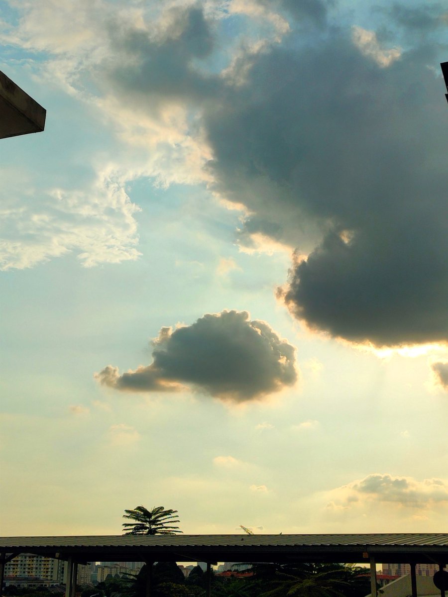 사람은 사랑으로 산다.
우리는 무엇을 얻기 위해서 사랑하는 것이 아니라 하나가 되어 사랑하기 위해서 모든 것을 한다.
사람이 불행한 것은 돈이나 힘이 없기 때문이 아니라 사랑할 사람이 없기 때문이다.
사랑할 사람이 없으면 삶의 모든 것이 의미를 잃는다.
사람은 사랑을 위해 창조되었다.