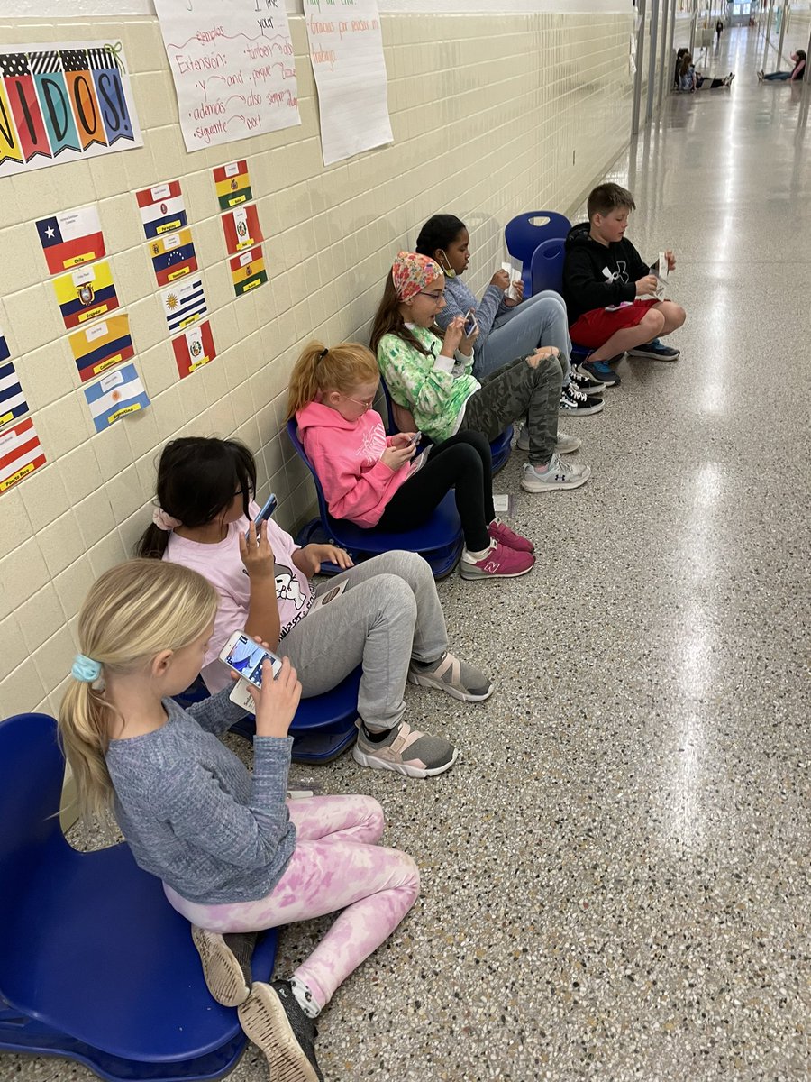 4th graders enthralled with exploring planets in 4D with the Space 4D app. <a href="/AlantonAstros/">Charlene Garran</a> <a href="/vblms/">Maha Elmachichi</a> #vblms