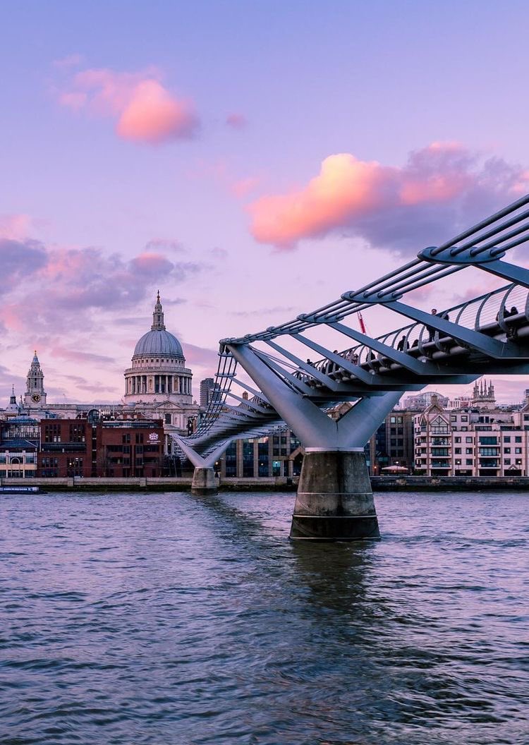 Cycling in the city. лондонский сити финансовый центр. я вышла на пикадилли. Kotka финляндия хельсинки. общественный транспорт хельсинки.