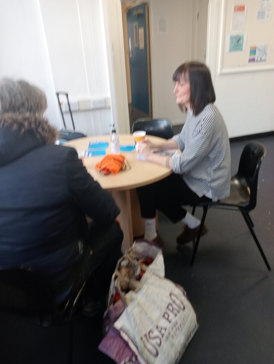 ResourceCen's tweet photo. Late home this evening but #ThankYou @HousingLeeds a lady fleeing domestic violence now #safe A busy week but ๐๐ to the team here and at #somewheresafetostay #fridaythanks @InvolvingYou @HomelessHamper4 @pclokey @Focus4Hope #partneragencies for all your continued support ๐ค https://t.co/RAEG2mkD24