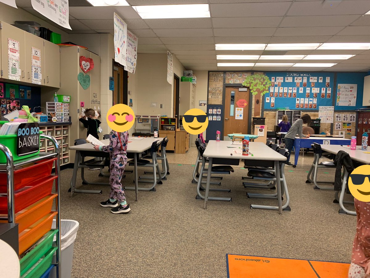 MrsHensonOPS's tweet photo. Write the Room with words we’ve been working on during 95% core time. 🙂✏️📚 #Kinder #CSCardinal #opsmomentsthatmatter https://t.co/SI1TQyDHmg