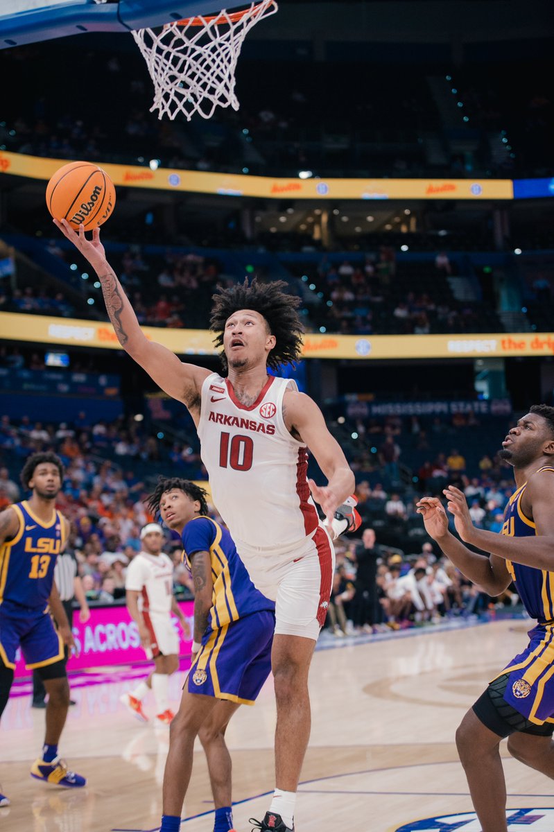 SEC's tweet photo. ha𝑾gs 🐗💪
 
@RazorbackMBB x #SECTourney https://t.co/uo6bqH4rIC