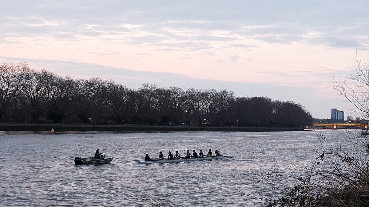 FollowTheThames's tweet photo. Final sessions before Head of The River races this w/e and Monday. Good luck to all crews #WHORR #SHORR #regattas #rowing #racing #coaching #training #tideway #Thames https://t.co/7y2TEXxk1N