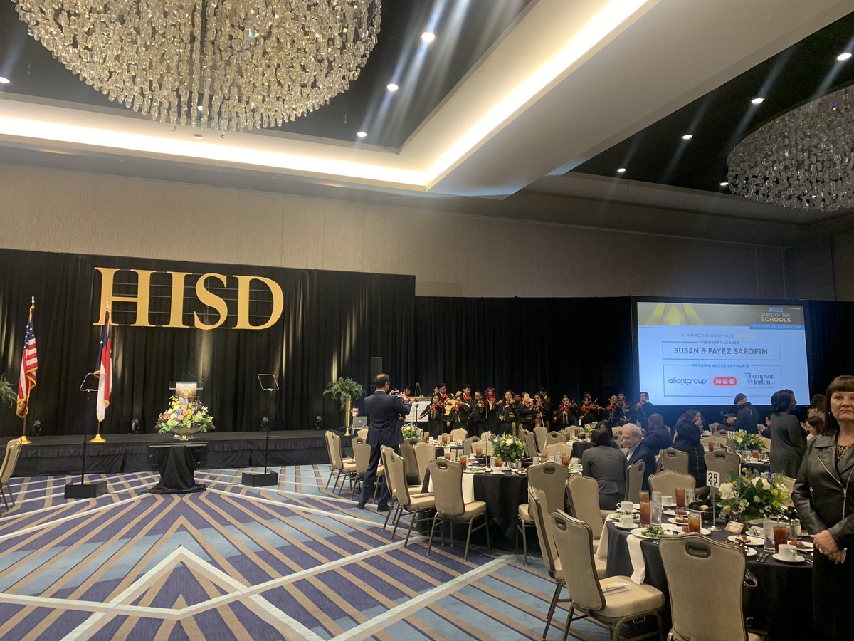 AprilColeman74's tweet image. We are stronger together ⭐️ what an exciting time to be together at @HoustonISD #stateoftheschools today! We are energized and excited about our students’ future! @RMTZElem #LearningExcellence