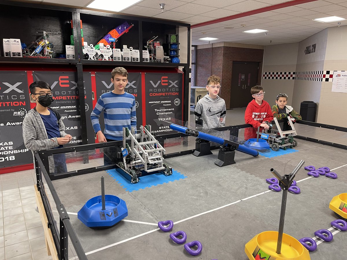 kraemerscience's tweet photo. Hudson Robotics last minute preparations for VEX Robotics Texas Region 2 State Tournament. Teams 6364 A, C, &amp; E will be competing 3/12/2022. @Hudson_Hawks #VEXrobotics https://t.co/munD7p70kS