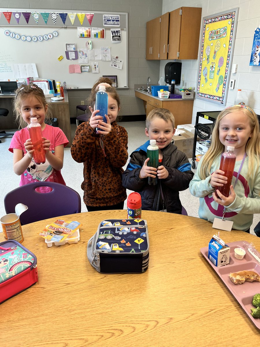 MrsMartireNYCSD's tweet photo. Kindergarten had fun today during their lunch group! #becomebelongNYCSD #reCONNECTedNYCSD #WEStandtogether https://t.co/JNbB1XI2NE