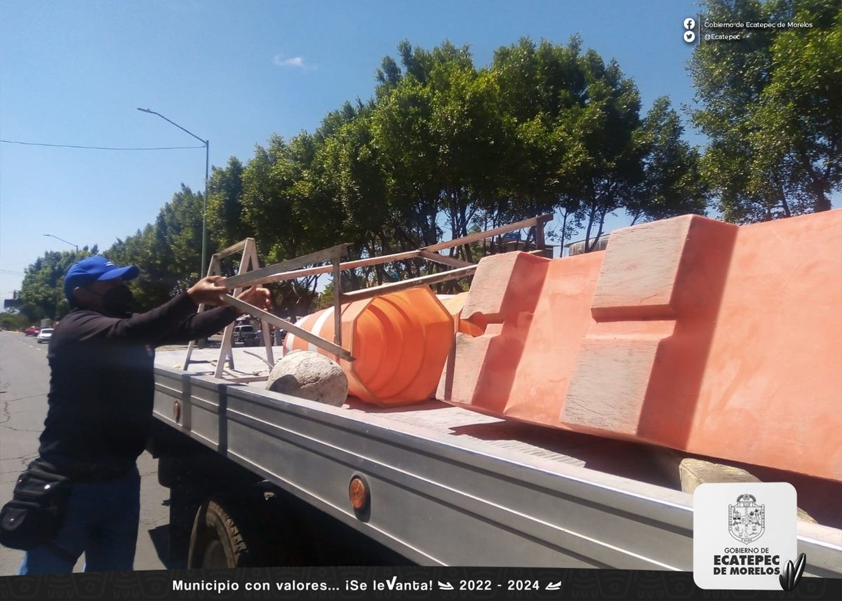 Seguimos invitando a los vecinos y comerciantes de la avenida Adolfo López Mateos R1, a retirar sus automóviles que dejan sobre la banqueta, debido a que pueden generar un accidente al obstruir el paso de los peatones. #MovilidadEfifciente, en nuestro #MunicipioConValores