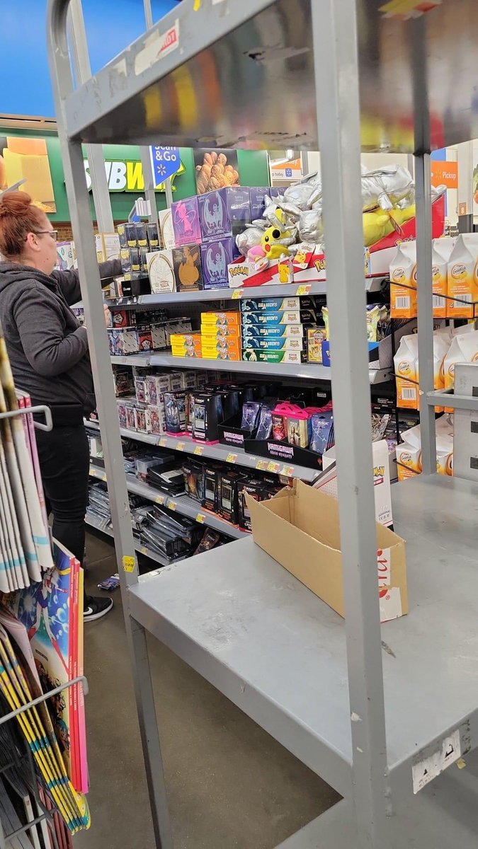 DFWRestock's tweet photo. 🔥RESTOCK ALERT🔥

Restock at a Walmart in Crowley, TX.
Photo taken earlier today, about 2 hours ago. From FB. Unsure exact location. #DFWRestock #PokemonTCG @TexasTCGrestock https://t.co/pXo74kJX6Z
