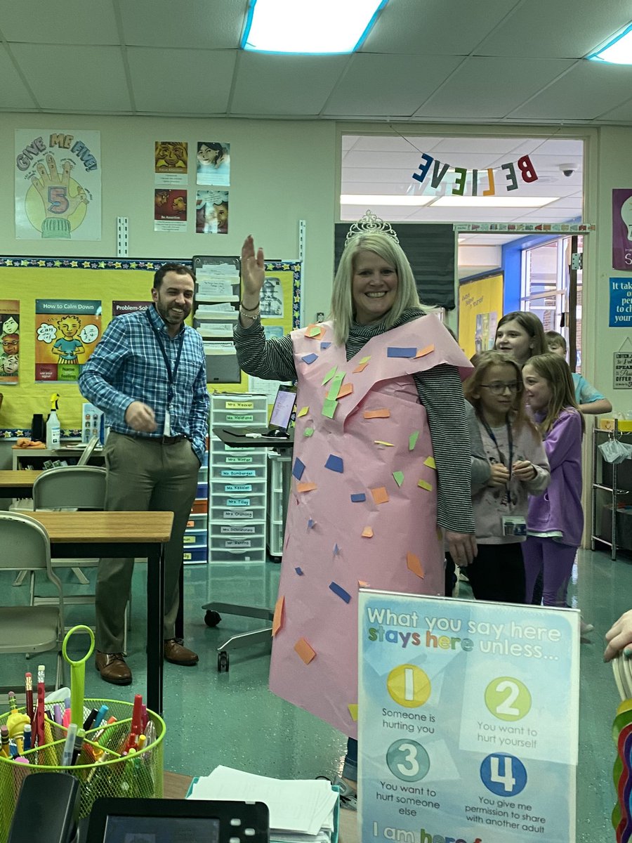canadochly's tweet photo. In the presence of royalty. @MrsWinter6, the Quadrilateral Queen, and her loyal subjects. https://t.co/XV6LTrDRV2