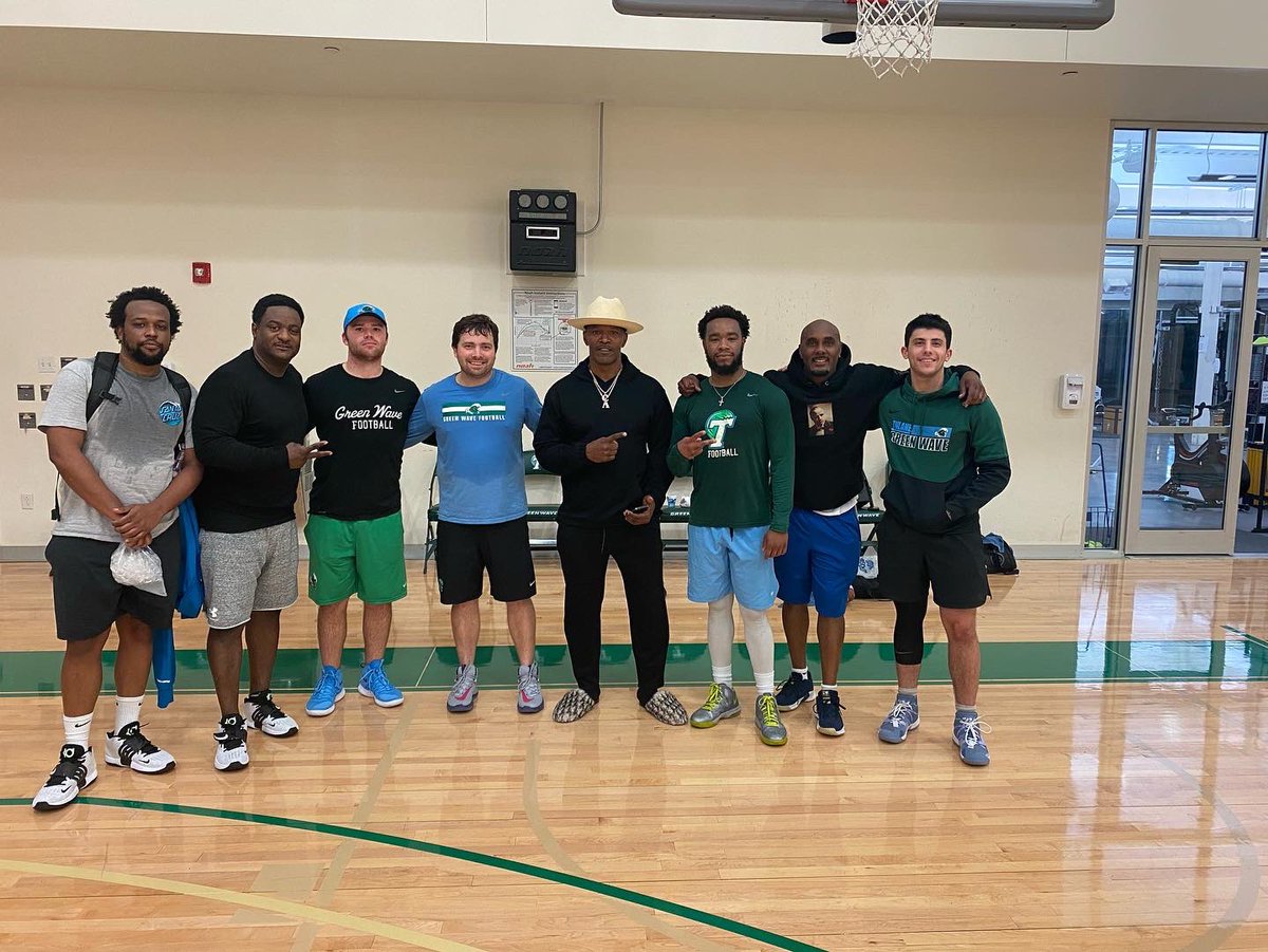 Played some pickup 🏀with the legend himself Jamie Foxx.🔥