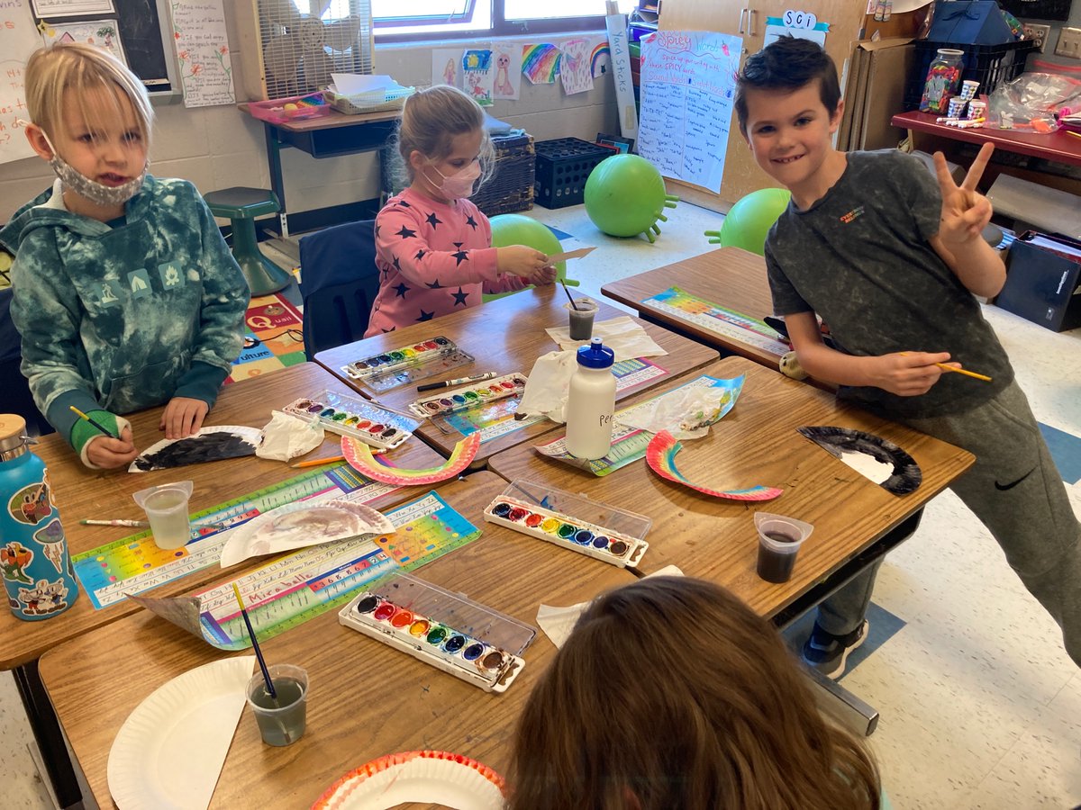 laurenlashlee's tweet photo. Fun Friday St. Patrick’s Day ☘️ crafts! 🌈 https://t.co/cyTq4OIEMu