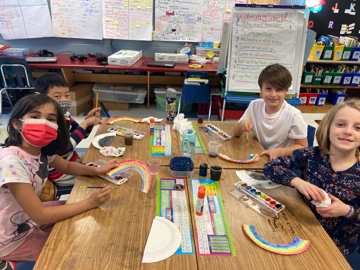 laurenlashlee's tweet photo. Fun Friday St. Patrick’s Day ☘️ crafts! 🌈 https://t.co/cyTq4OIEMu