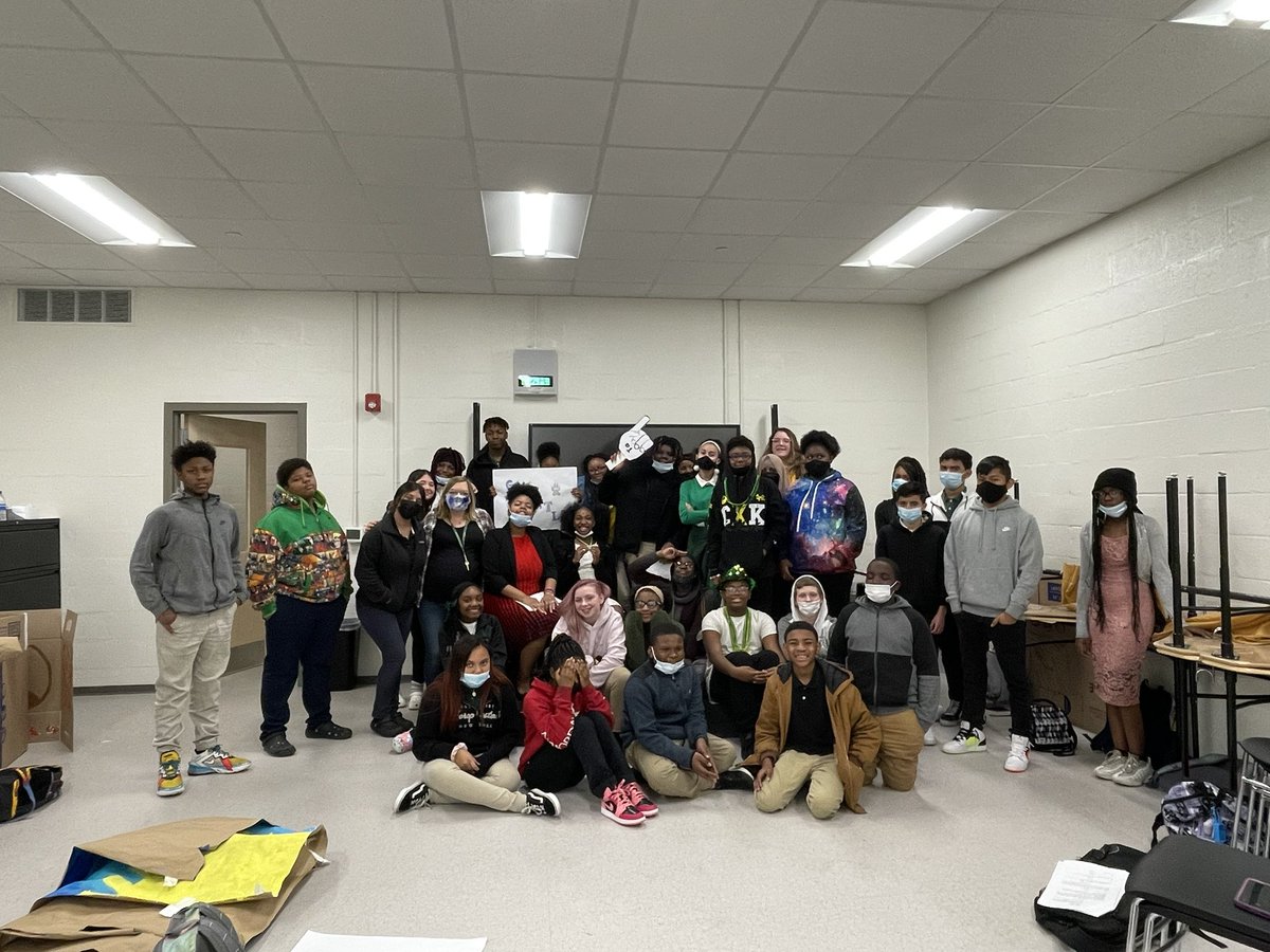 TheatreJCM's tweet photo. It’s a bittersweet feeling leaving the school for the last time this school year. We’re so ready for Baby G to make his arrival, but I will miss my precious JCM family!💚💛 #seeyouinAugust #comeonbabycougar https://t.co/IDwlYOMUkN