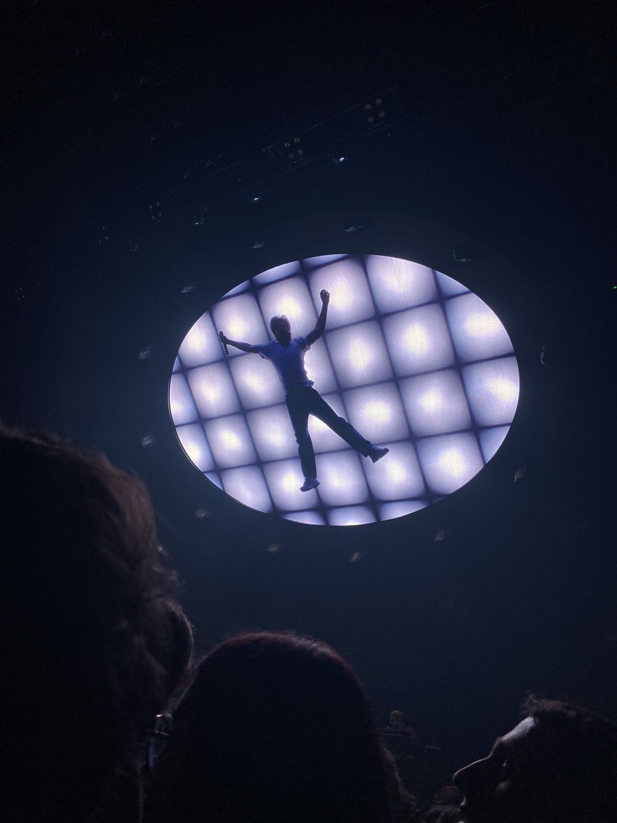 emiko_hidemi's tweet photo. Merci Aurel, ça fait 10 ans que je t’écoute ( la moitié de ton âge) et un jour j’ai écrit que la personne que je rêverais de voir en concert c’est toi, tu es mon premier concert, merci ❤️@Orel_san
#orelsan #avnir #civilisationtour https://t.co/Na8Ga5bjhz