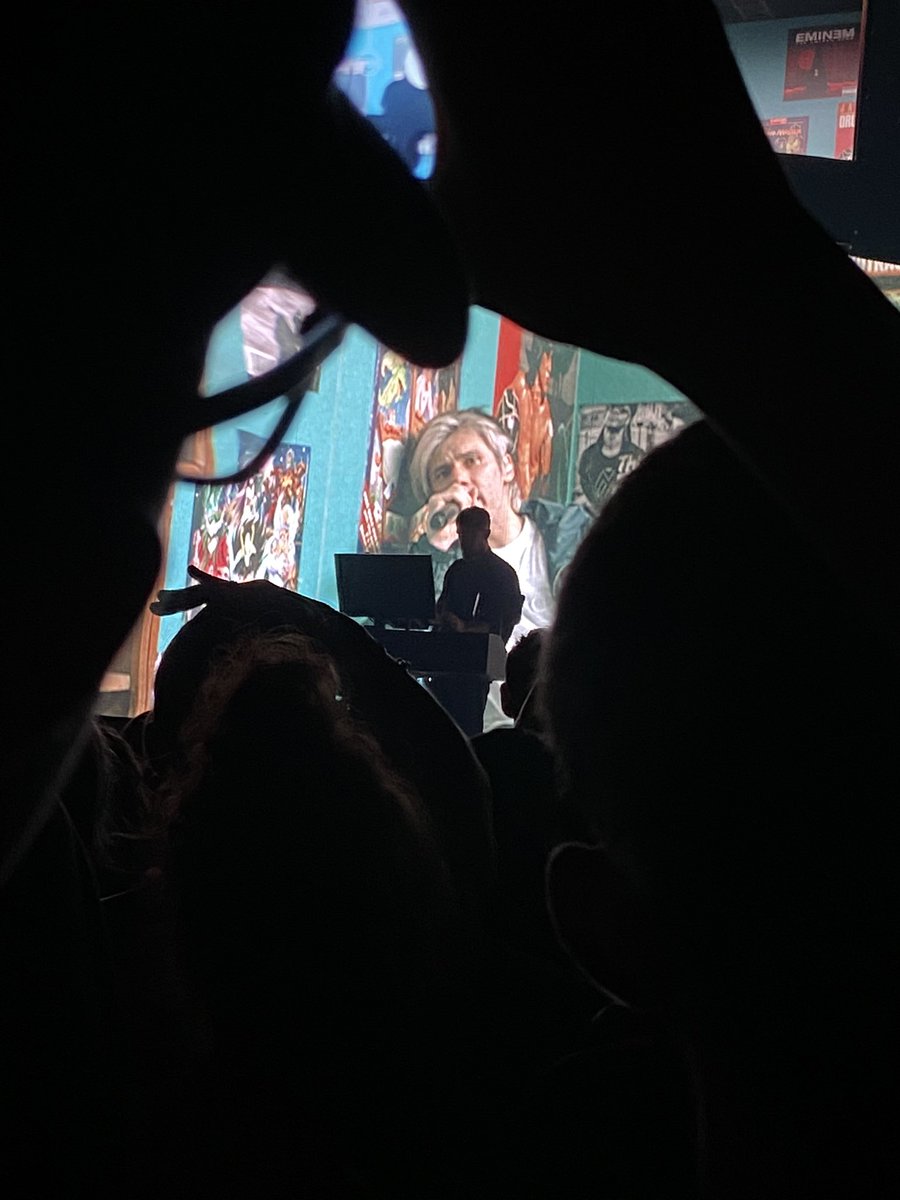 emiko_hidemi's tweet photo. Merci Aurel, ça fait 10 ans que je t’écoute ( la moitié de ton âge) et un jour j’ai écrit que la personne que je rêverais de voir en concert c’est toi, tu es mon premier concert, merci ❤️@Orel_san
#orelsan #avnir #civilisationtour https://t.co/Na8Ga5bjhz
