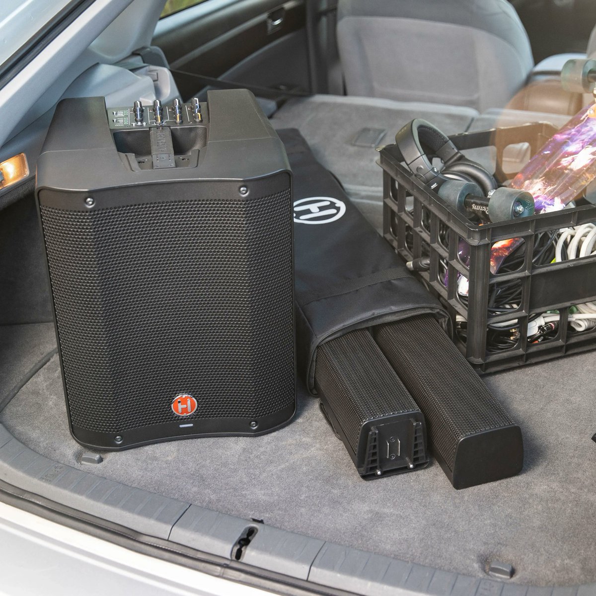 guitarcenter's tweet photo. PA2GO. The @HarbingerAudio MLS1000 is their most powerful portable line array yet! Its built-in four-channel mixer, column speaker design &amp; Bluetooth connectivity give you full room coverage that easily packs up into two convenient carry bags.

Learn more: https://t.co/E9M9dcBoye https://t.co/CE0b97ICs7