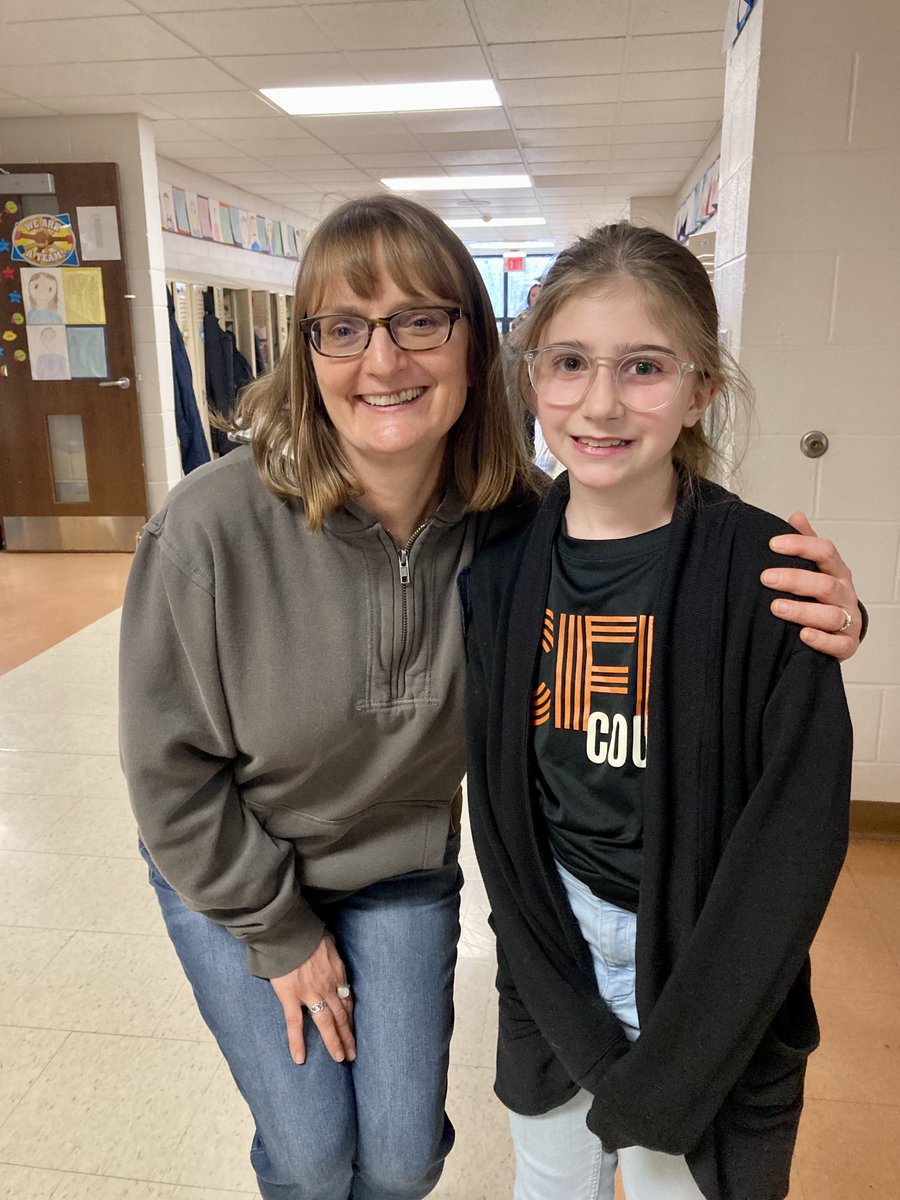 cfGoodin's tweet photo. I’m a lucky teacher!!! I saw former students now in 4th, 5th, and 6th grade. All leading the way for our 3rd graders. So proud of them! #cfChooseCourage  #mademyday https://t.co/NFnYp1gF2y
