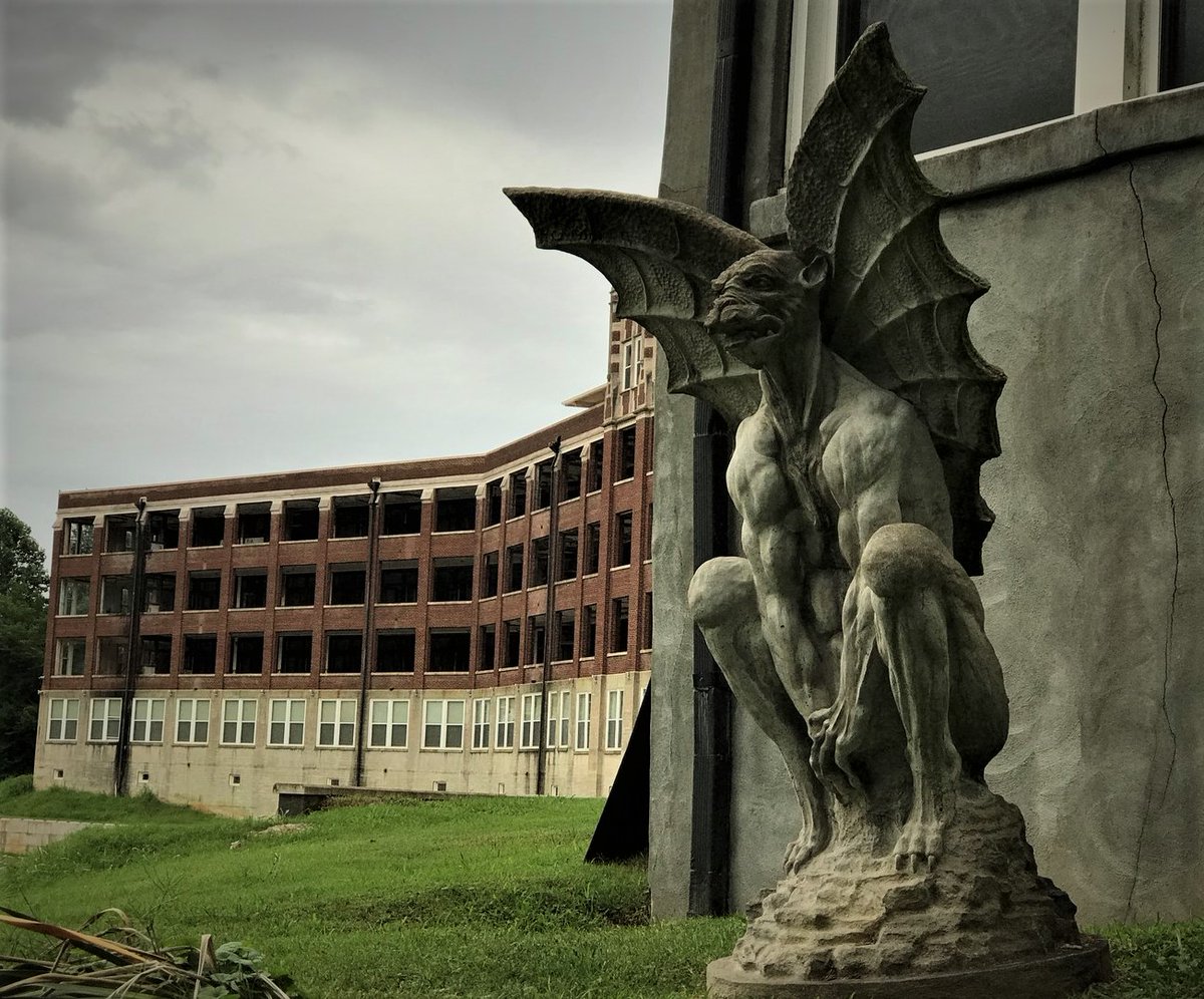 AlexaCollins31's tweet photo. We need this gorgeous building full of energy and rich history to be in the right hands. Hands that will truly preserve and protect it like it deserves! Take a minute out of your day to sign the petition. 
#savewaverlyhills #haunted #paranormal

 https://t.co/i6SwzXUyDb https://t.co/r6GcfaF3Mh