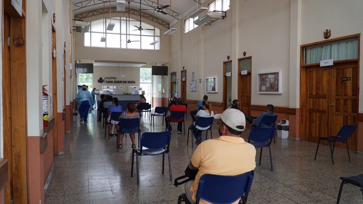 diarioenaltavoz's tweet photo. Hospital San Juan de Dios de San Pedro Sula, único centro especializado en salud mental. Las atenciones durante la pandemia crecieron en un 60% y sigue en aumento. Atiende más de 100 pacientes por día. #ConVosPodemos @ReportarsinMied @estermarleneam1 @TSiHonduras @drcumana https://t.co/Ohl21HJJMr