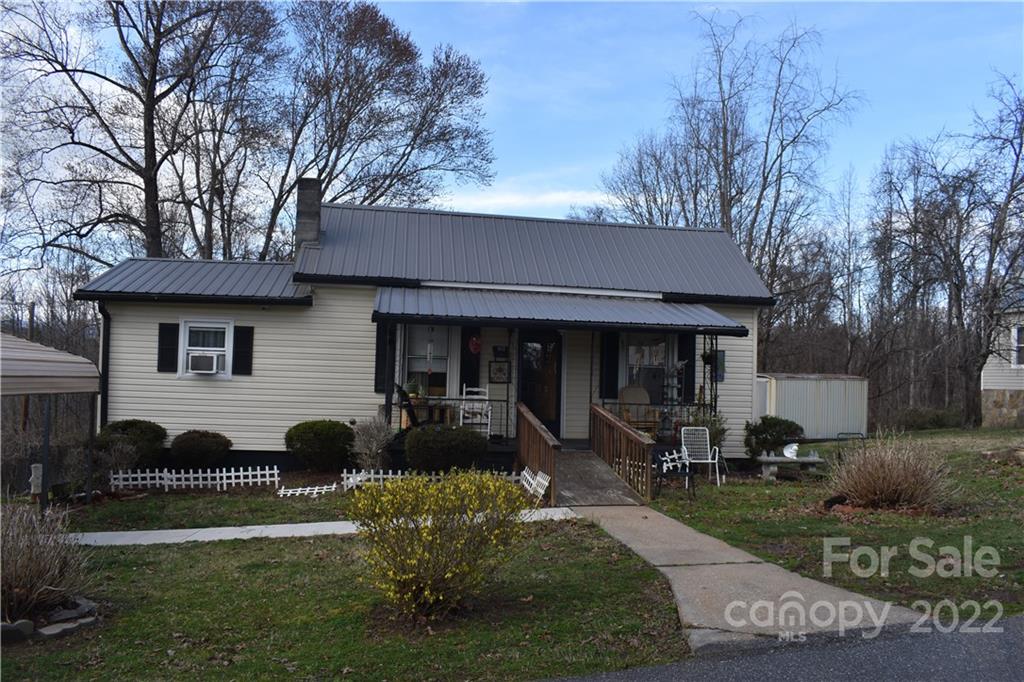 WhitsonRE's tweet photo. New Listing! $174,900.00, 2BR, 1BA, 165 School Street, Marion, NC 28752, Full Details https://t.co/vcc5XrpWXL https://t.co/dcAHR0hmCg