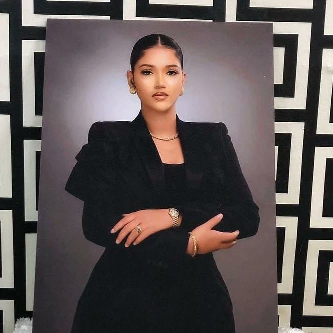 MWallframes's tweet image. When it comes  to Framing pictures Mahmood interiors is one of the best, do you that pic that you cherished or you wanna surprise someone. Reach to us now 08130792333 
16" by 24-#12,000 (picture in display) 
20" by 24-# 14,000
20" by 30-#17,000
24" by 36 -22,000