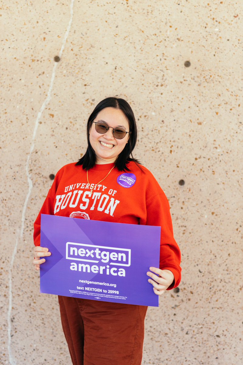 NextGen_UH's tweet photo. Meet our President, Nini Dang (she/her)! Nini is a Junior majoring in Poli Sci &amp; minoring in Public Relations. Her hobbies include playing tennis &amp; exploring new places in Texas. Fun fact: she’s a superfan of Hello Kitty &amp; Keroppi. Her go-to song is “Fantasy” by Mariah Carey. https://t.co/yKXDlF9XDV