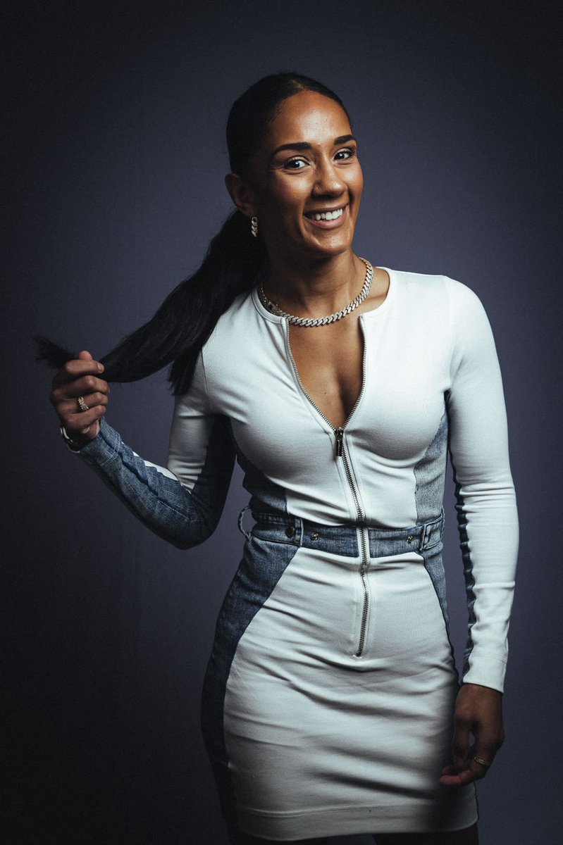 Serranosisters's tweet photo. Smile it’s Friday….the weekend is here. Well not for me since I’m in training camp, but for all my lovely fans. Have a great weekend!

Photo: @ThisisAmandaW 
@MostVpromotions @jakepaul https://t.co/yJ3ZjjPwMo