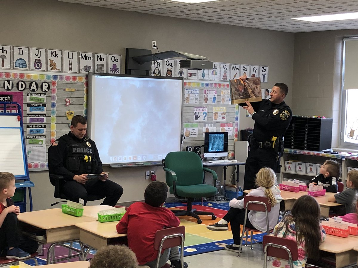 BigTreeReads's tweet image. Great PARP day yesterday with readers from our community, including @HamburgNYPolice. Thank you everyone for helping Big Tree students create a love for reading.