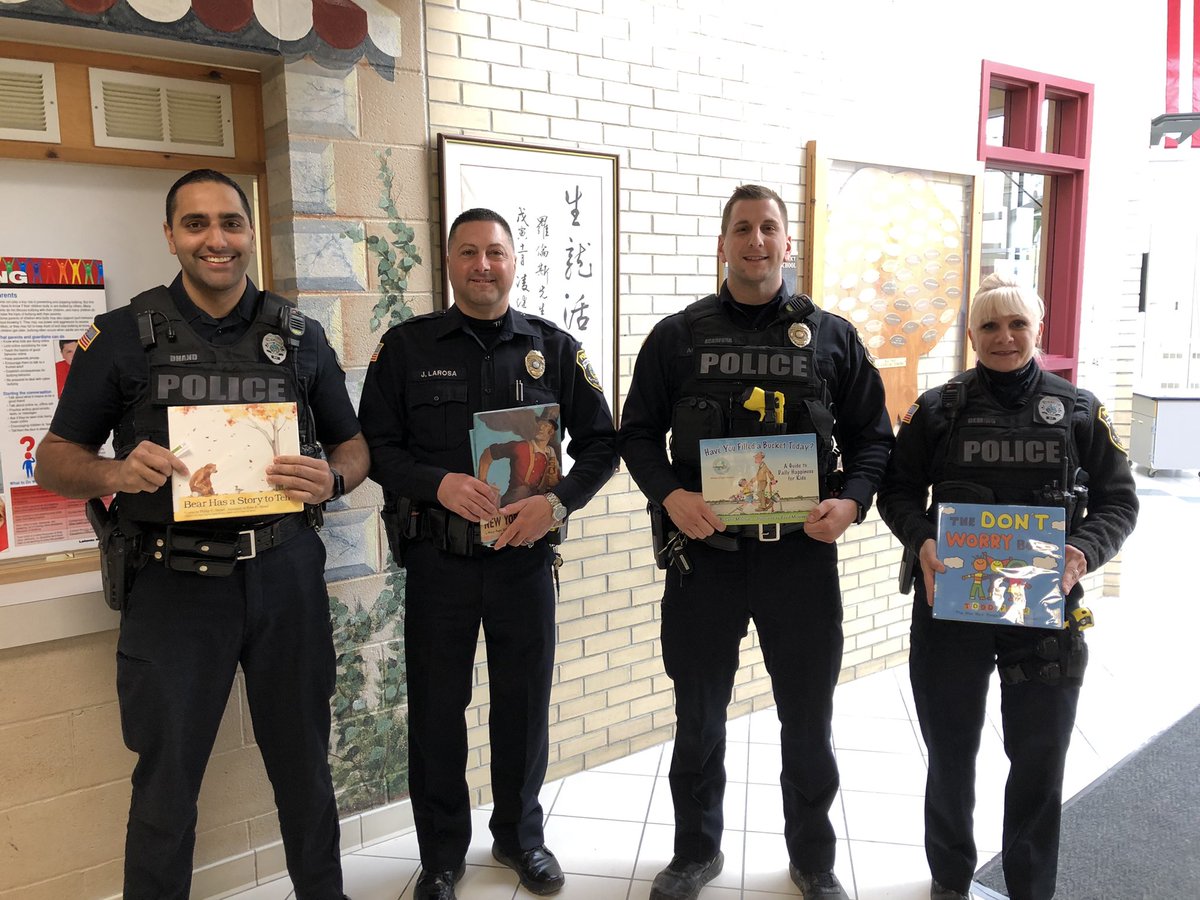 BigTreeReads's tweet image. Great PARP day yesterday with readers from our community, including @HamburgNYPolice. Thank you everyone for helping Big Tree students create a love for reading.