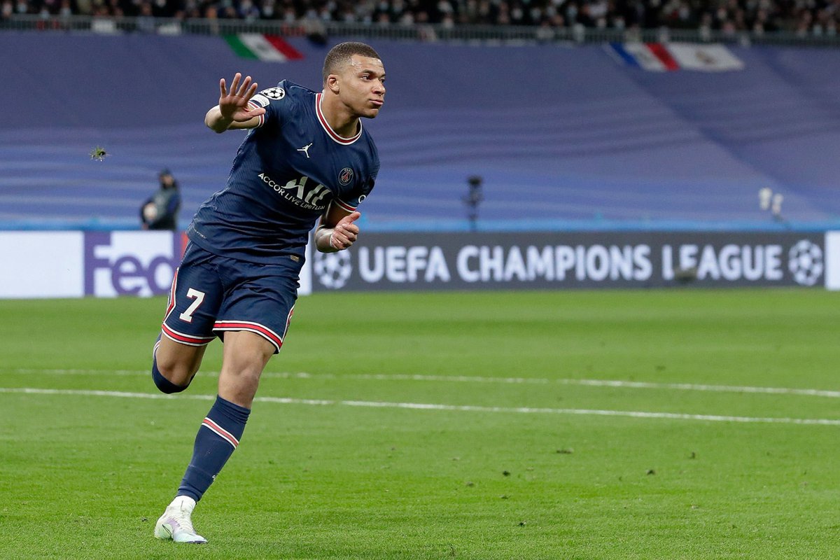 lnstantFoot's tweet photo. 🚨🚨🚨 Kylian Mbappé va signer son contrat avec le Real Madrid la semaine prochaine !

Contrat de 25 M€/an, prime à la signature comprise entre 60 et 80 M€.

(@marca) https://t.co/SRYNH6ElPN