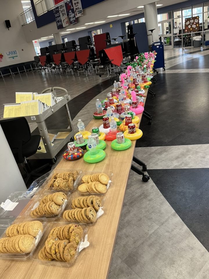 VMHSEagles's tweet image. A little after lunch pick me up so our teachers can finish strong! #PoolFloaties #EagleStrong