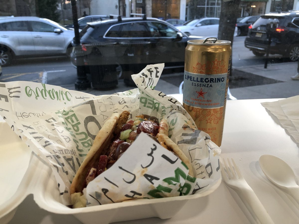 mattizzo's tweet photo. Enjoying a great mediterranean meal

Hummus Republic is like a Mediterranean version of Chipotle 

Food is always fresh 

Highly recommended https://t.co/sCgw2yM3pP
