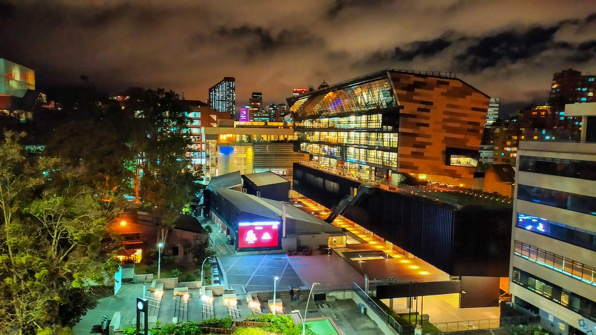 UniJaveriana's tweet photo. ¿Sabías que desde el 2020 en la Universidad Javeriana el 100% de la energía que se utiliza proviene de fuentes renovables? #JaverianaSostenible https://t.co/Iy7m2dFKja