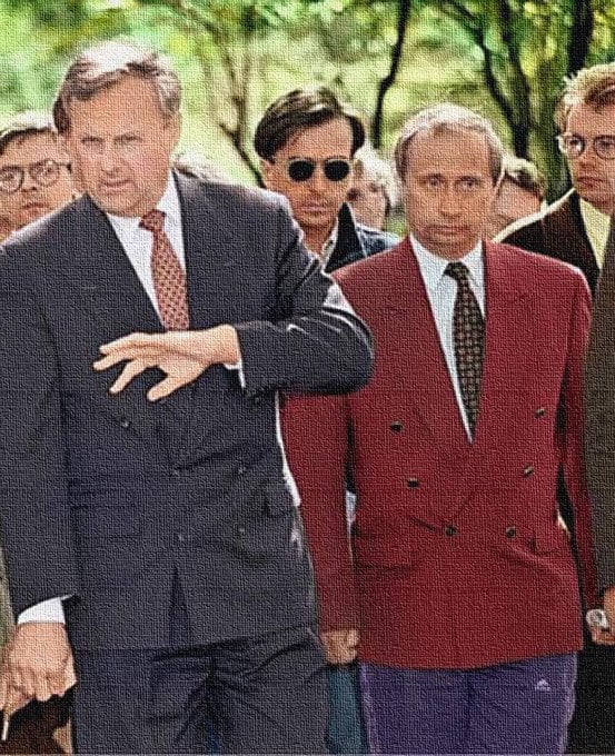 khodorkovsky_en's tweet photo. “We know they are lying, they know they are lying, they know we know they are lying, we know they know we know they are lying, but they are still lying”
          – Aleksandr Solzhenitsyn

(📷With Putin as a “fixer” for St Petersburg Mayor Sobchak,foreign-trade fees were skimmed) https://t.co/Aq2kewq4yc