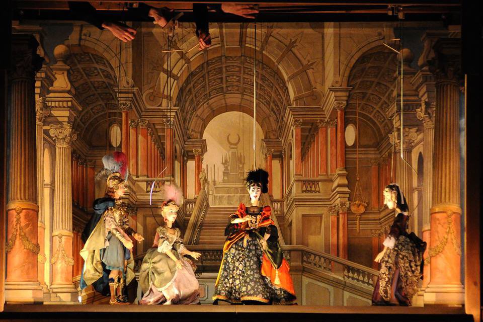 FRubellin's tweet photo. Et pour les autres raisons, je les explique en introduction! En bonus de fin, une photo de marionnettes à tringle (comme pour les pièces que j’édite) du superbe spectacle La Belle-mère amoureuse (2014-2016) de Jean-Philippe Desrousseaux et l’ensemble Philidor, production @cmb_v https://t.co/3H8Xd1oMJ9