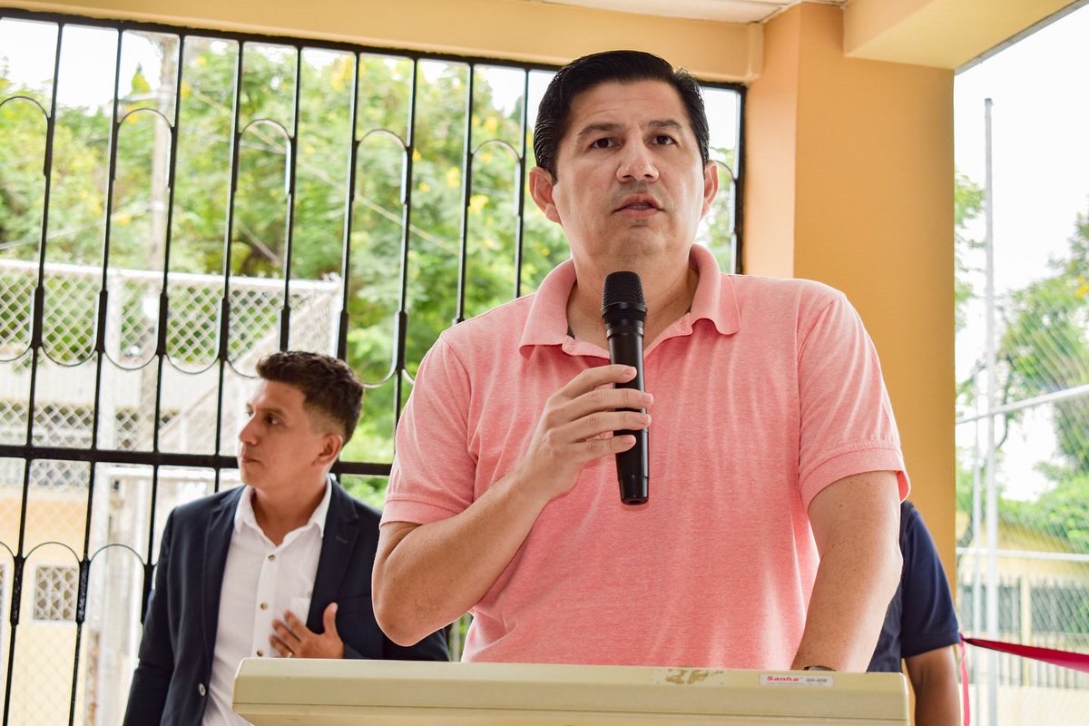 PacoRector's tweet photo. Hoy entregamos las obras de adecuación y mantenimiento del edificio de Sindicato de Trabajadores de la @UdeGuayaquil SUTUG.
Siempre buscamos el bienestar de nuestros colaboradores.
#PacoRector
#UniverversidaddeGuayaquil
#SUTUG https://t.co/QfwSOYYifO