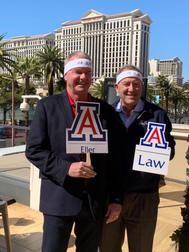 arizonaalumni's tweet photo. Wildcats in Vegas! Let's show @KerrKriisa and @ArizonaMBB some love at tonight's game. We're handing out white headbands outside the arena beginning at 5 p.m. Get yours!

#WearForKerr #BearDown https://t.co/lx5VGGkwsL