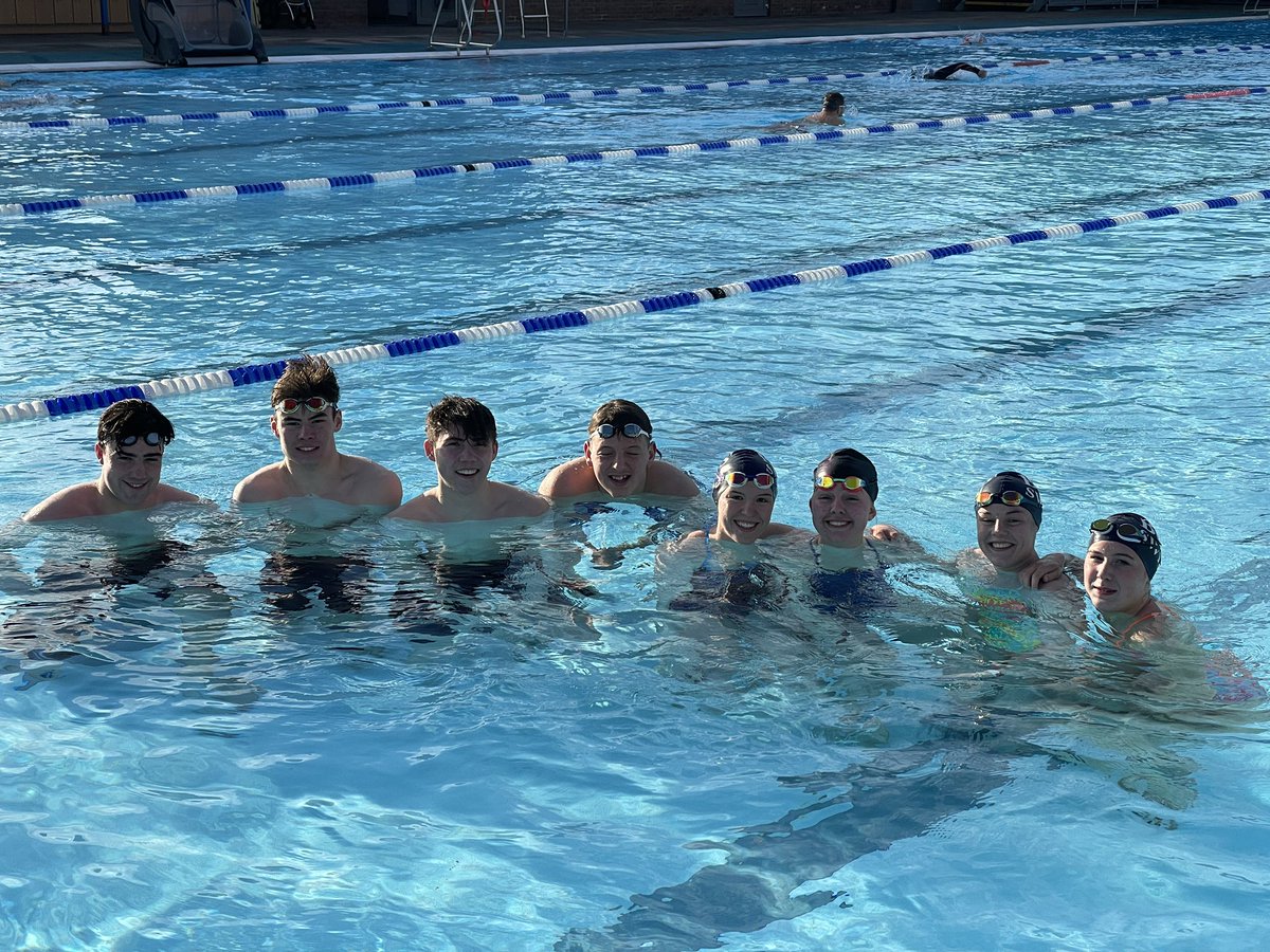 BGS_swimming's tweet photo. Bath 🏆 2022 signing off. 🙏🏻 to @charltonlido for accommodating a rare open air training sesh, @londonbushcraft for providing a great learning opp, &amp; @WhitgiftSport for hosting Thursday in a warm welcoming invitational. Some really 💪🏻 competition &amp; top efforts 👏🏻 https://t.co/vwsR16VBdS