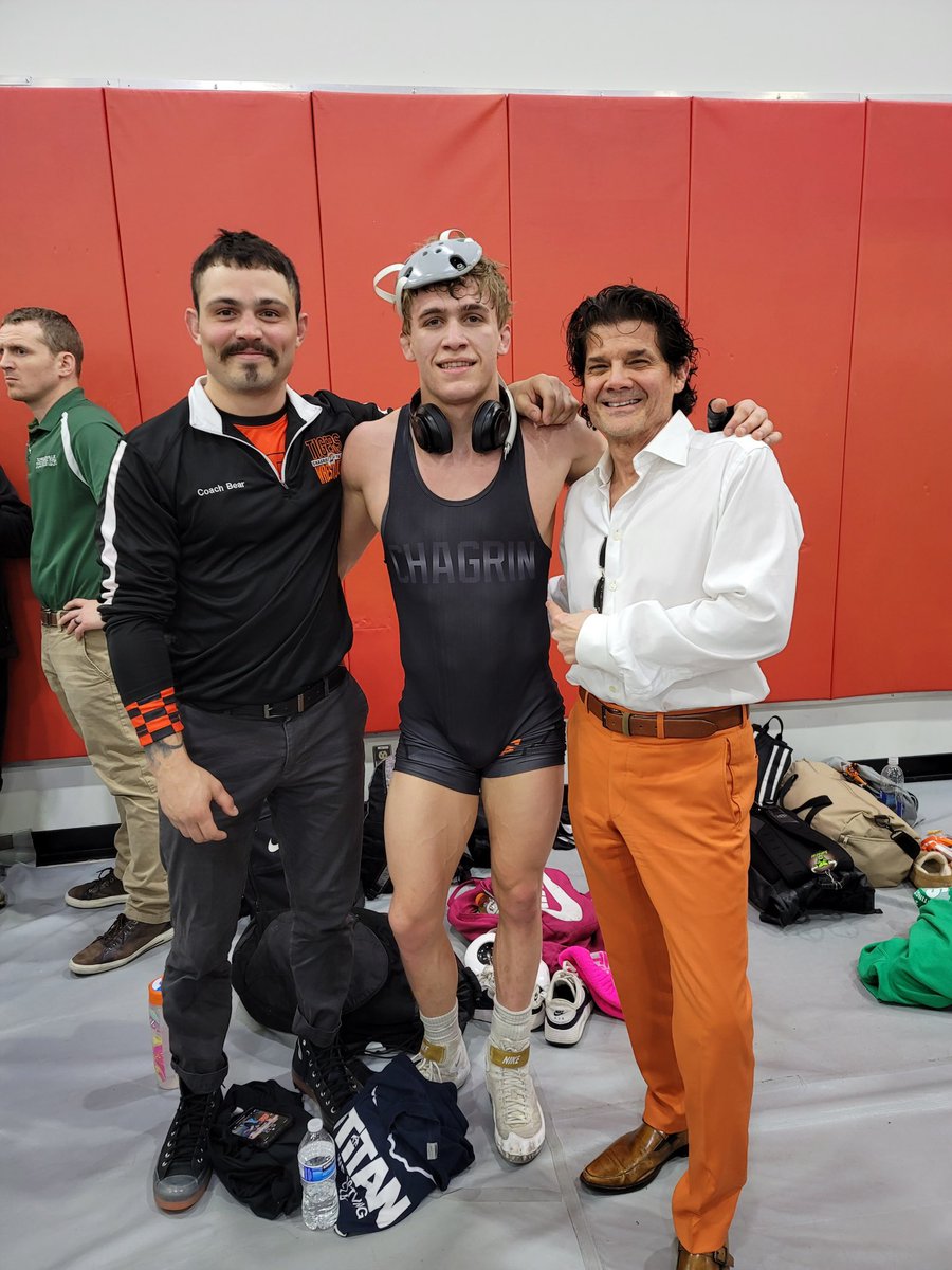 ChagrinWrestle's tweet photo. SAM wins first round 9-2 at states! ❤️🩸 https://t.co/rIZIttQADg